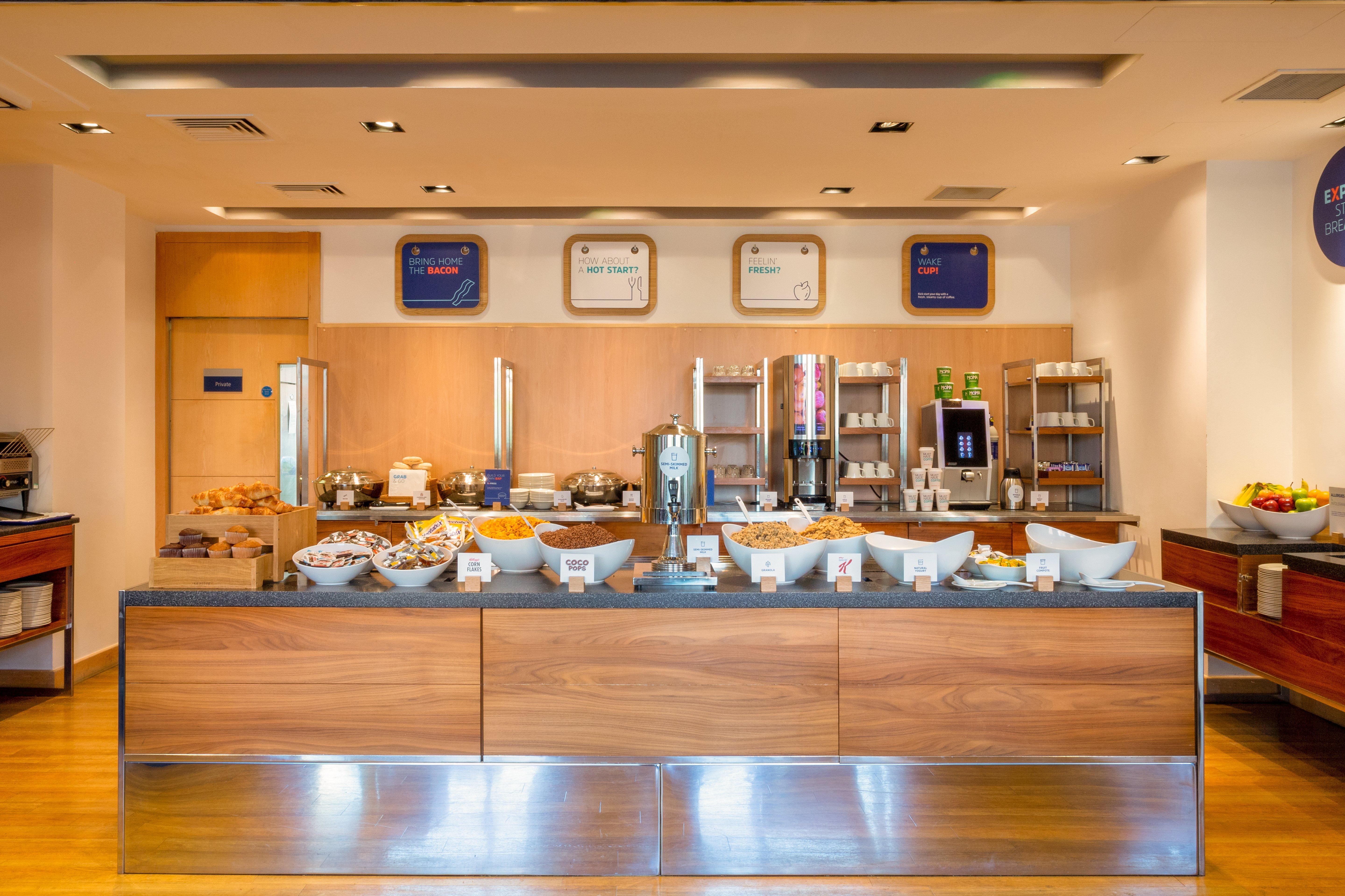 Holiday Inn Express Birmingham Redditch By Ihg Exteriör bild