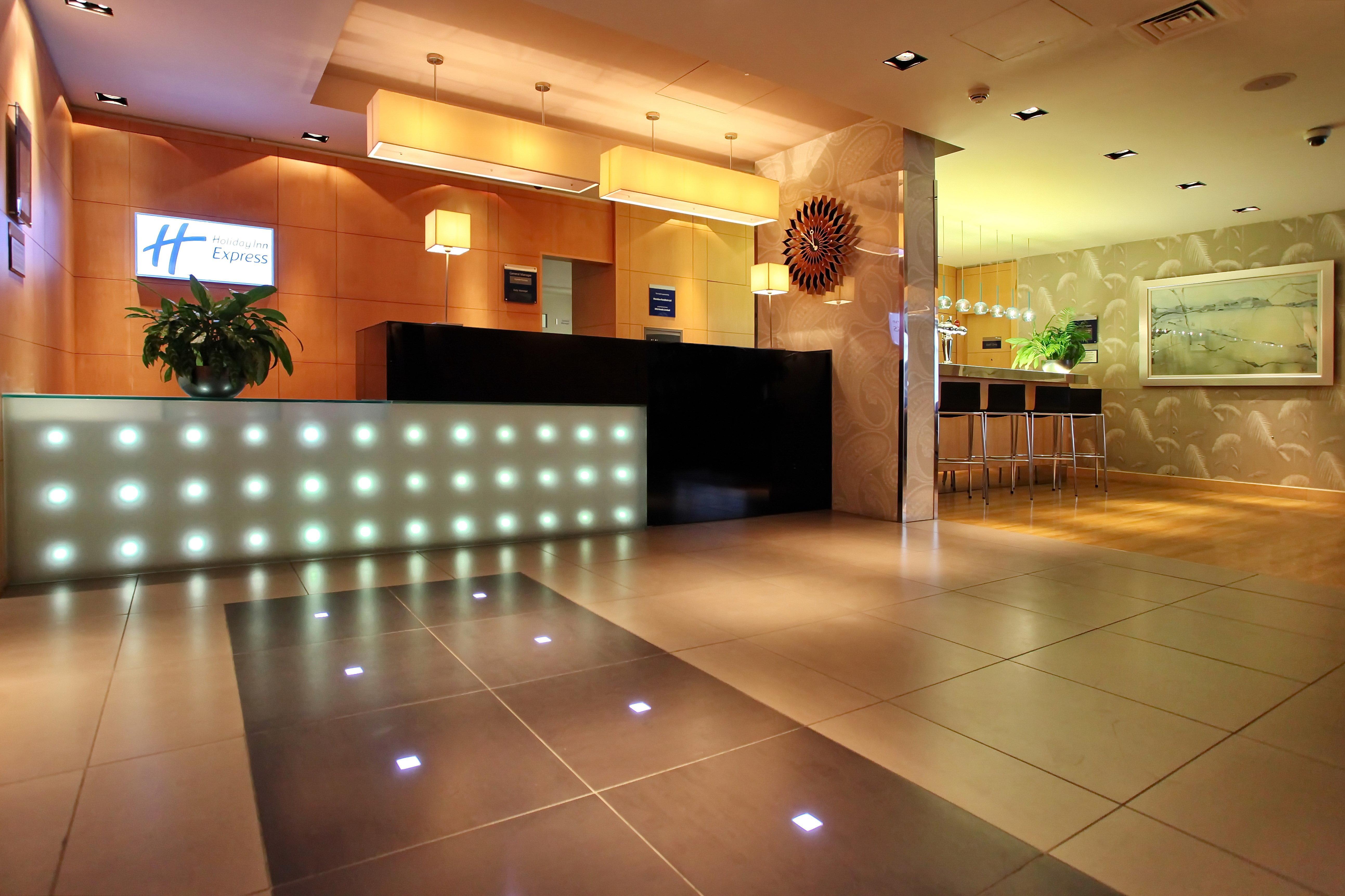 Holiday Inn Express Birmingham Redditch By Ihg Exteriör bild