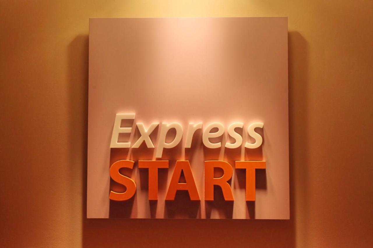 Holiday Inn Express Birmingham Redditch By Ihg Exteriör bild