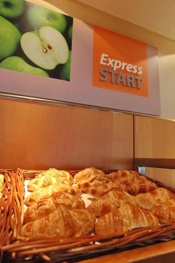 Holiday Inn Express Birmingham Redditch By Ihg Exteriör bild