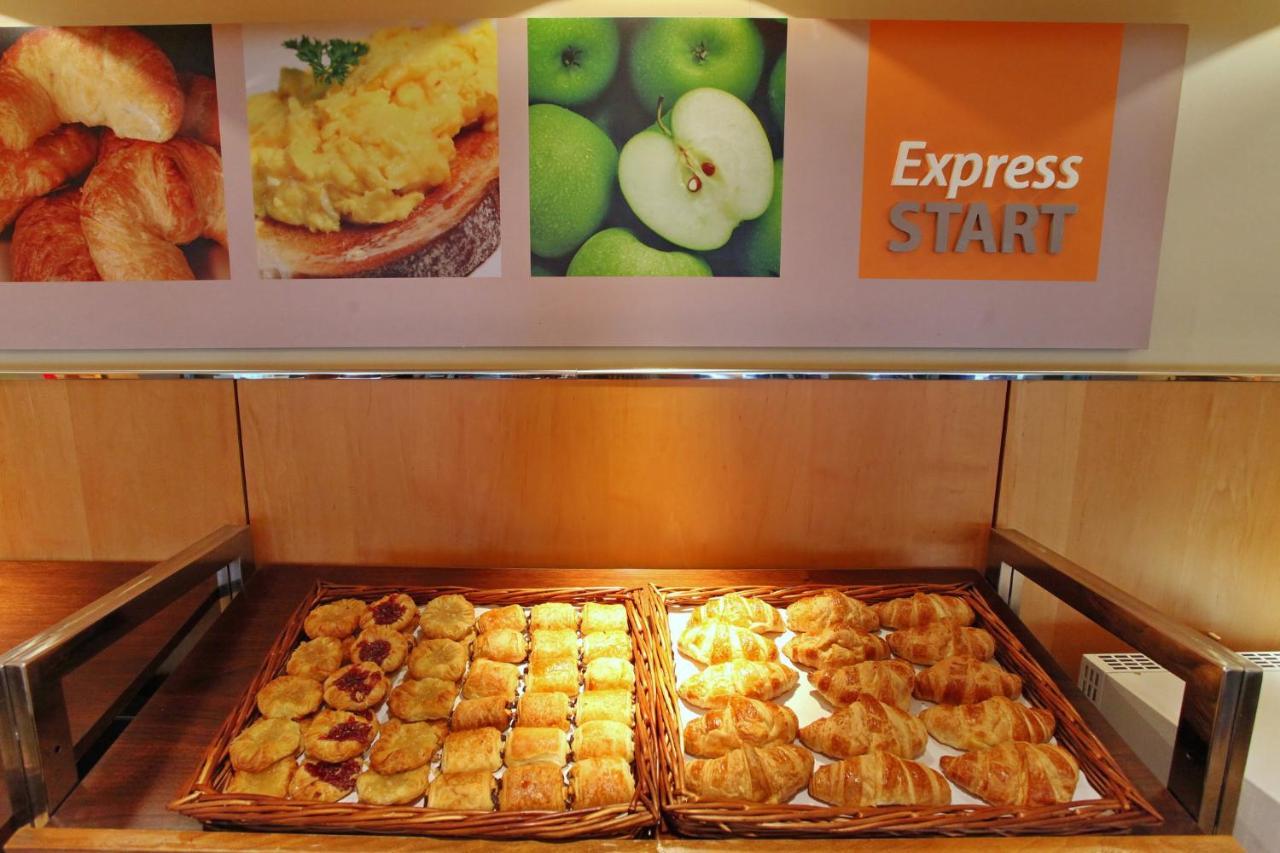 Holiday Inn Express Birmingham Redditch By Ihg Exteriör bild